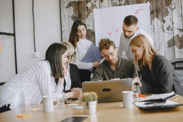 How Can Emerging UK Startups Navigate Post-Brexit Challenges?